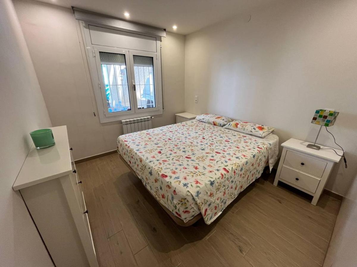 Apartamento En La Playa. Free Parking. Free Wifi L'Escala Exterior photo
