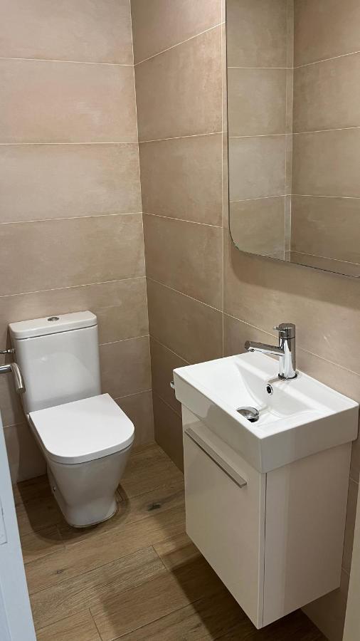 Apartamento En La Playa. Free Parking. Free Wifi L'Escala Exterior photo